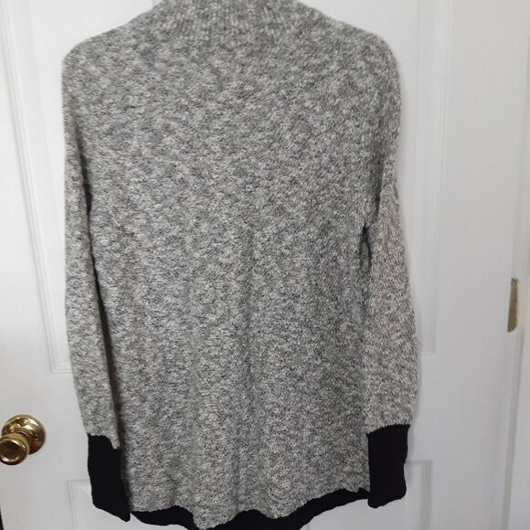 BeanSignature Size Medium Grey Turtleneck Sweater  24" Long Sleeves w/Black Trim - Picture 5 of 5